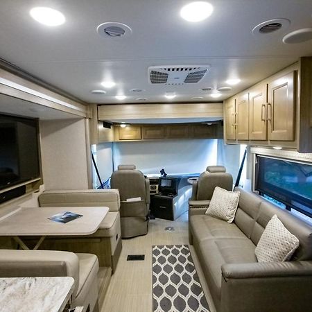 River Safaris, Stationary Class A Motorcoach, Old Homosassa Exterior foto