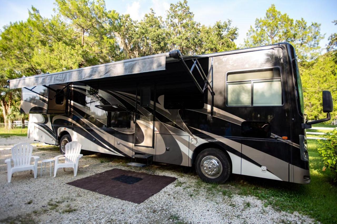 River Safaris, Stationary Class A Motorcoach, Old Homosassa Exterior foto